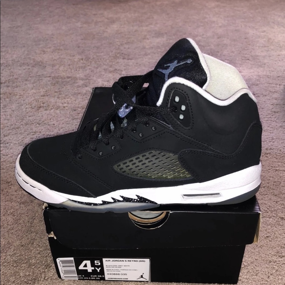 Jordan’s retro 5 size 4.5